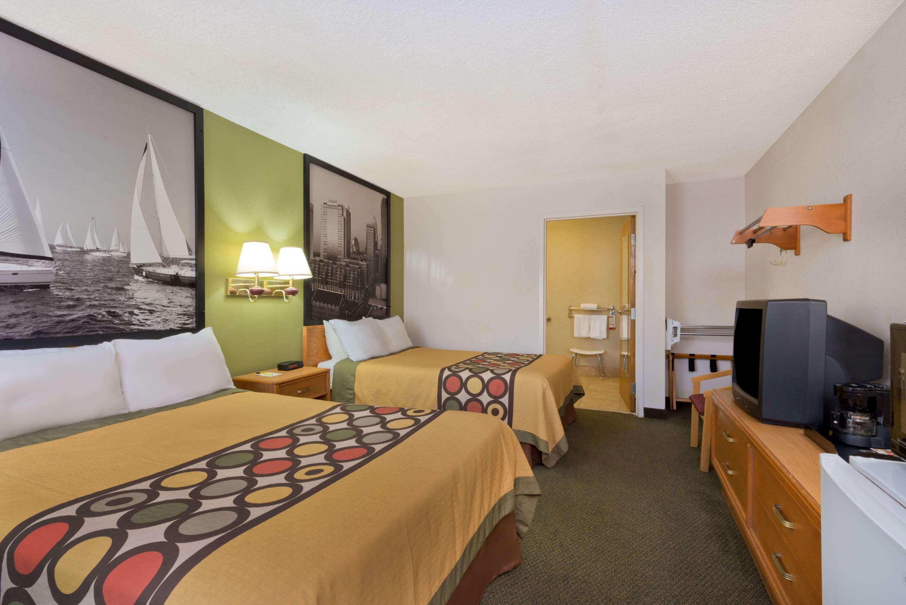 Super 8 by Wyndham Huntersville/Charlotte Area Eksteriør bilde