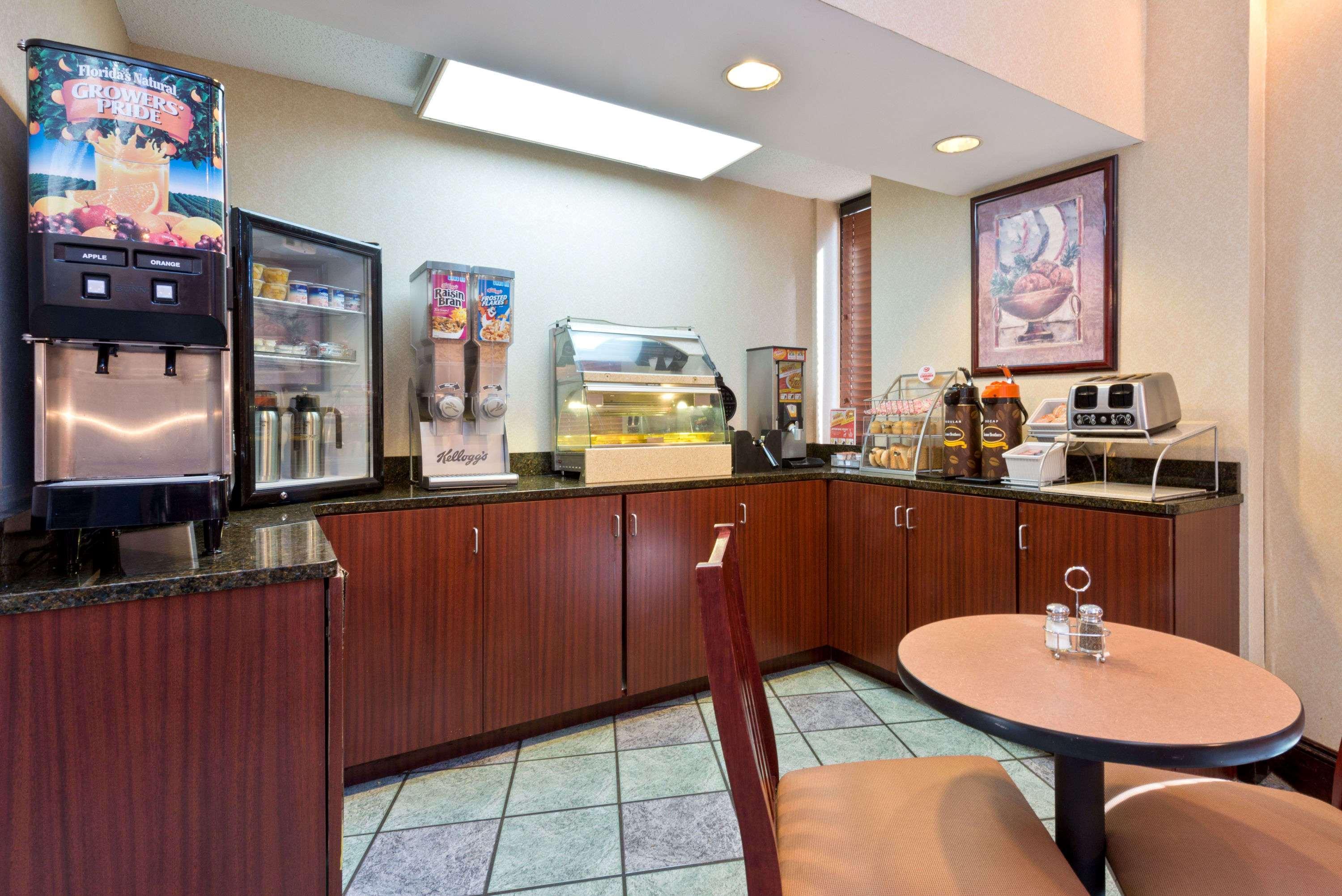 Super 8 by Wyndham Huntersville/Charlotte Area Eksteriør bilde